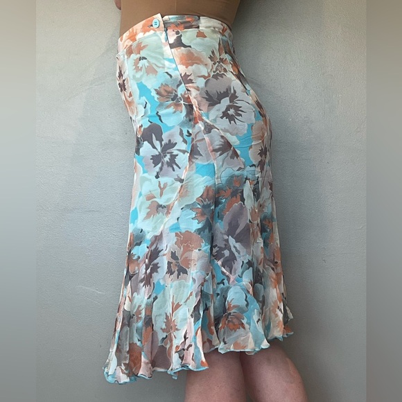 Silk Floral skirt by Manyus beautiful preloved condition - Picture 6 of 8